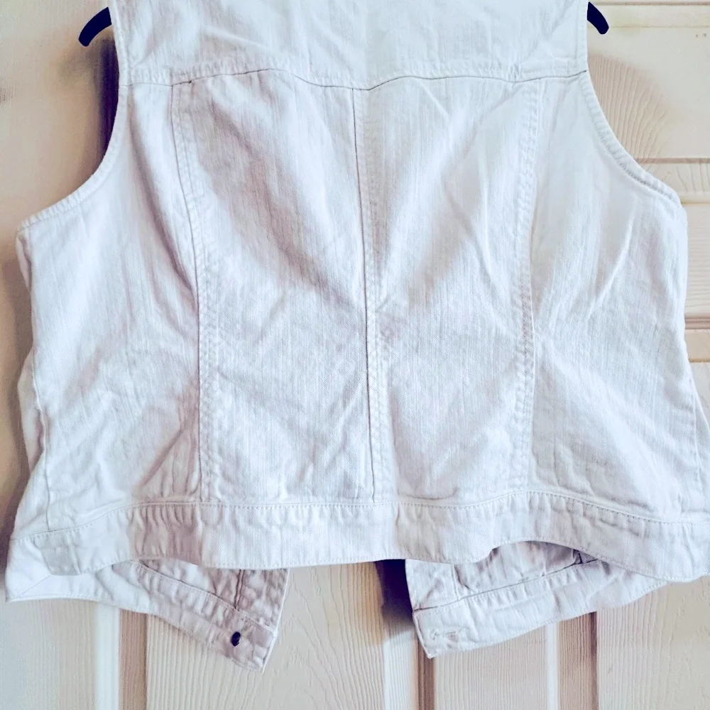 EUC New York & Company White Denim Vest Size L‎